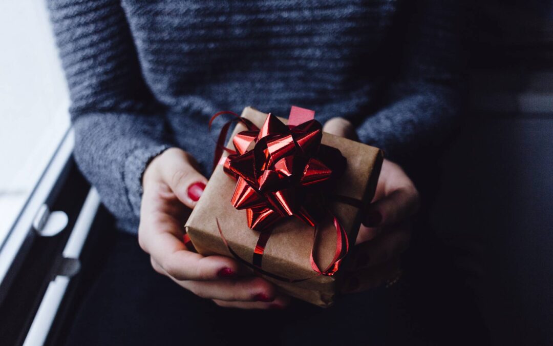 Holiday Gift Suggestions For Each Stage of Dating